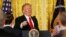 Президент США Дональд Трамп выступает на пресс-конференции 16 февраля