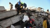 Азия: в Турции под завалами ищут семью из Казахстана