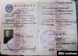 Yakov Sheynkyn's passport