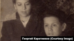 Георгий Каретников с сестрой Еленой во время обучения в хоровом училище, 1940-е годы