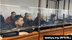 Фигуранты дела о "массовых беспорядках" в Атырау в январе 2022 года в здании суда