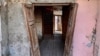 Туалет на улице, потолок с подпорками: как выжить в бараке на окраине Саратова