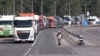 На границе Польши и Украины – многотысячная очередь грузовиков. Водители винят медлительность польских санитарных контролеров