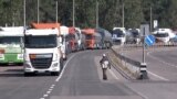 На границе Польши и Украины стоит многотысячная очередь из грузовиков. Что произошло?