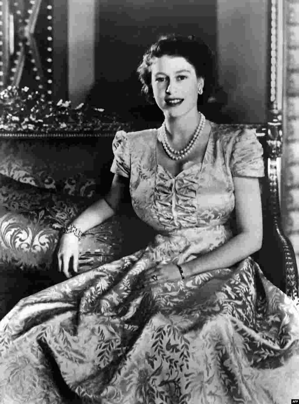 Юная принцесса Елизавета в 40-е годы XX века&nbsp;