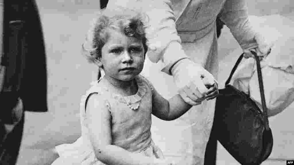 Елизавета в 1929 году, на снимке ей три года