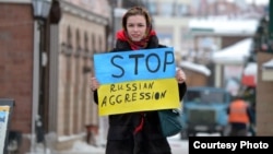 Коркина на пикете в Киеве в поддержку Украины