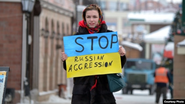 Коркина на пикете в Киеве в поддержку Украины