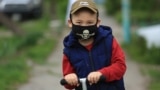 Kyrgyzstan - Bishkek - boy wearing protective mask 7 April 2020 Мааниси туура келбеген макалаларга колдонууга болбойт!!!