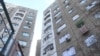 В Алматы женщина выбросилась из окна девятого этажа с тремя детьми