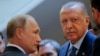 "Что Россия будет делать: стрелять по турецким кораблям?" Эксперты об Эрдогане, заставившем Путина вернуться в зерновую сделку

