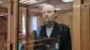 Прокурор запросила 19,5 лет колонии для Виталия Кольцова, который бросил "коктейль Молотова" в автозак