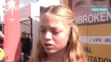 "Я смогу бегать!" Юная Яна Степаненко пробежала "милю несокрушимости" на протезах в поддержку украинских детей, пострадавших от войны 