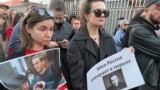 Вечер: стихийные акции памяти Алексея Навального
