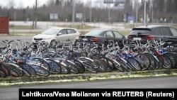 Конфискованные велосипеды на КПП "Нуйямаа" после запрета пересекать границу с Финляндией на велосипеде. 15 ноября 2023 года. Фото: Reuters