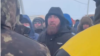 Активист Ильяс Байгускаров обращается к собравшимся на акции в Баймаке 17 января 2024 года. Скриншот из видео RusNews