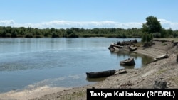 Река Иртыш в селе Боран в Казахстане