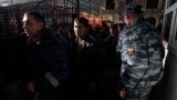 Российские полицейские преследуют мигрантов с помощью дронов