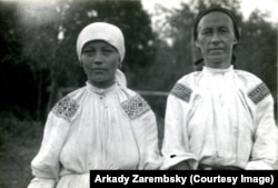 Жена содержателя постоялого двора между селами Покровка и Новомихайловка, Владивостокский округ. 1929 год