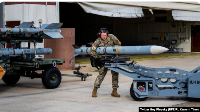 AIM-120 AMRAAM missile