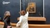 В Париже облили супом картину да Винчи "Мона Лиза" – так экоактивисты требовали "защитить право на здоровую пищу" 