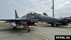 Истребители F-16 на авиабазе в Румынии