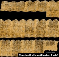 Текст, который никто не видел в течение последних двух тысяч лет. Расшифрованный фрагмент на фото – 5% всего свитка. Цвет папируса добавлен при обработке изображения, в реальности фон и чернила одного цвета из-за обугливания. Фото: Vesuvius Challenge