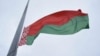 В Беларуси двум мужчинам назначили по году колонии за сорванные красно-зеленые флаги