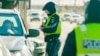 В Латвии ввели запрет на пребывание в стране автомобилей с российскими номерами. Нарушителям грозит штраф и конфискация транспортных средств