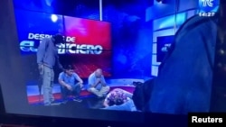 В Эквадоре вооруженные люди захватили телеканал во время прямого эфира