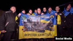 Украинские военнопленные, вернувшиеся в Украину в результате обмена с Россией, 8 февраля 2024 года