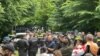 В Грузии активисты пришли к отелю, в котором, по сообщениям СМИ, остановилась дочь Лаврова. Полиция задержала более 10 человек
