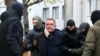 Бывший первый замглавы Центра специальных операций "А" СБУ генерал-майор Валерий Шайтанов (на фото в центре) в момент задержания правоохранителями в 2020 году
