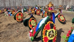 В России начали заводить дела о госизмене за фото могил военных, убитых на войне с  Украиной. Зачем это делают? 
