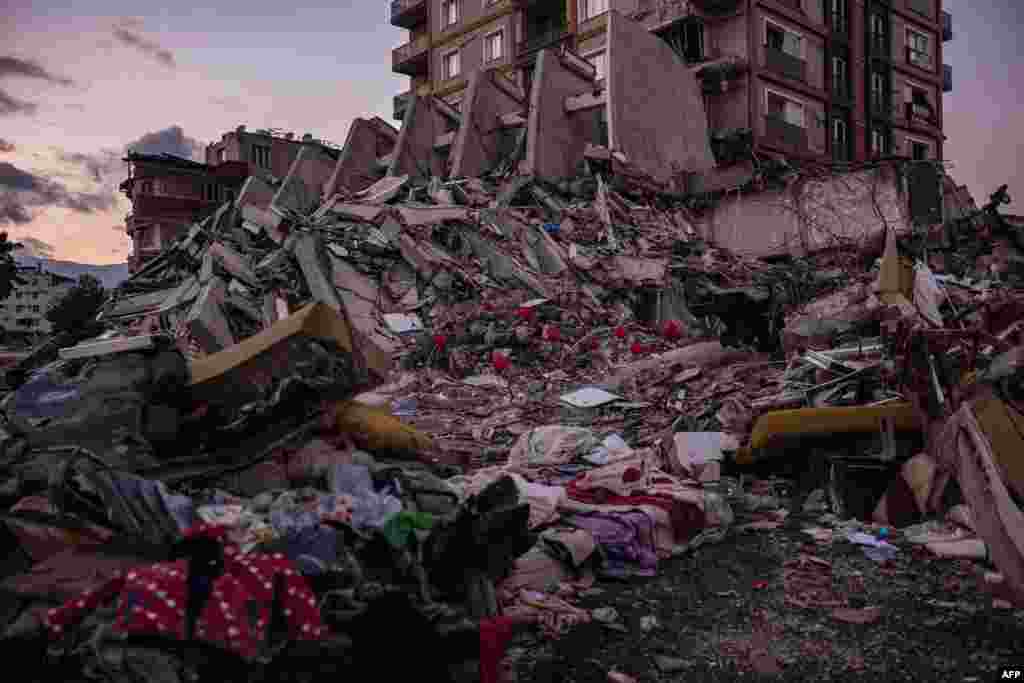 Обломки рухнувшего здания в Антакье на юге Турции. 21 февраля 2023