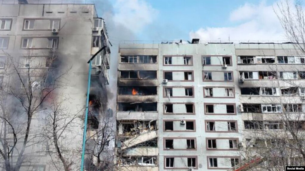 Последствия ракетного удара по жилой многоэтажке в Запорожье
