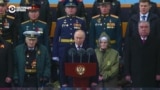 Какими "ветеранами" был окружен Путин во время парада на Красной площади 