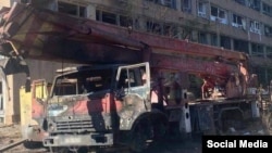Последствия российского ракетного удара по административному зданию судоремонтного завода в Одессе