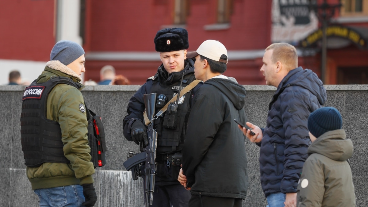 Поймали таджиков и избили дубинками