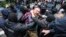 В Грузии силовики начали разгон митинга против закона об "иноагентах"