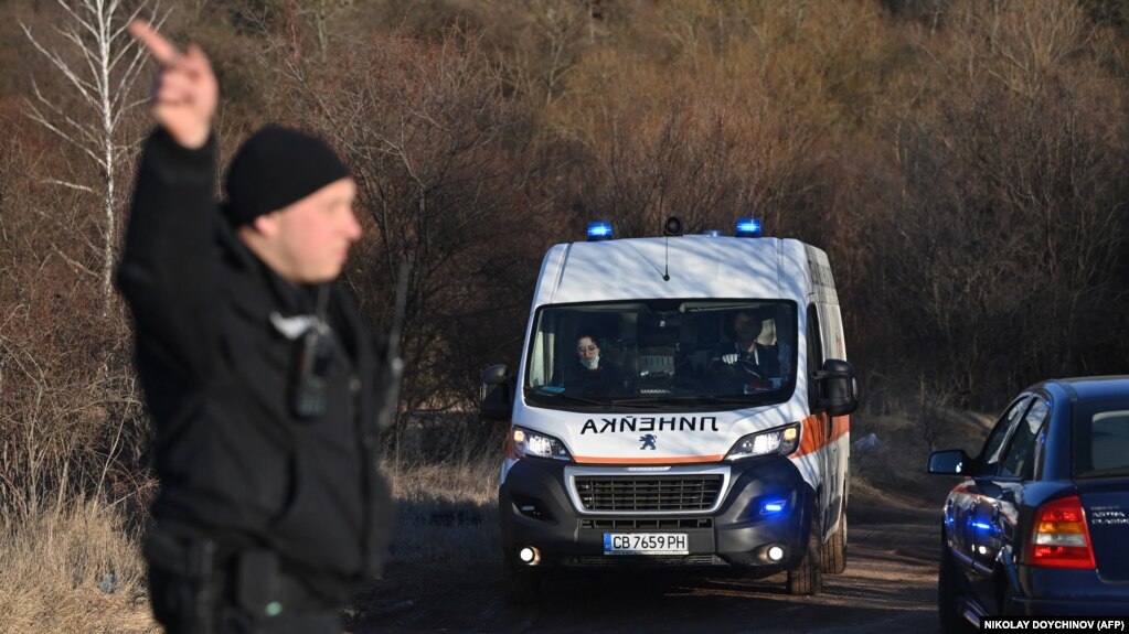 Болгария. Полиция у места обнаружения грузовика с телами мигрантов
