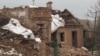 "Прилетает каждый день". Жители прифронтового Орехова в Запорожской области каждый день восстанавливают под обстрелами разрушенные дома