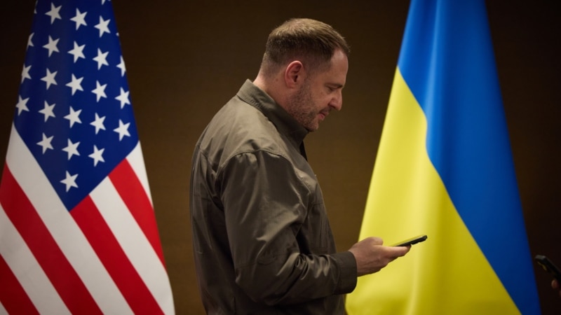 У главы офиса Зеленского Андрея Ермака идет обыск