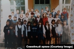 На фото Екатерина Патеюк, четвертая слева в среднем ряду, Евгения Шекунова, крайняя справа в верхнем ряду