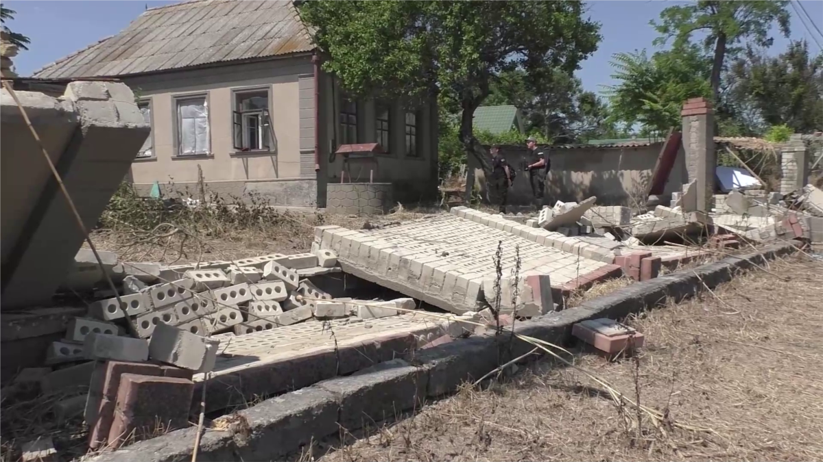 Год назад ВСУ освободили Снигиревку Николаевской области. Как живут местные  жители после деоккупации – репортаж Настоящего Времени