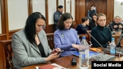 Мособлсуд отклонил ходатайство Юлии Шестун (на фото справа) об отмене решения Серпуховского горсуда о выселении семьи Александра Шестуна из принадлежащих им домов