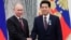 Владимир Путин и тогдашний посол Китая в России Ли Хуэй, награжденный российским орденом Дружбы. Москва, 2019 год