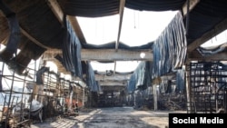 Выгоревшее после российского авиаудара здание гипермаркета "Эпицентр" в Харькове