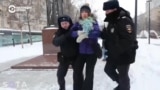 В России задерживают за антивоенные акции в годовщину вторжения в Украину