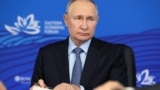 "Экономическая команда Путина работает лучше, чем военная". Что происходит с российской экономикой на третий год боевых действий в Украине? 